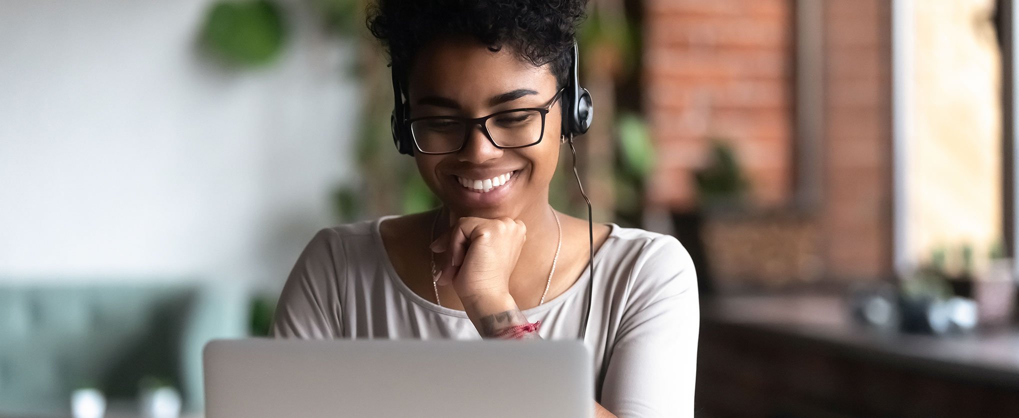 woman-on-computer